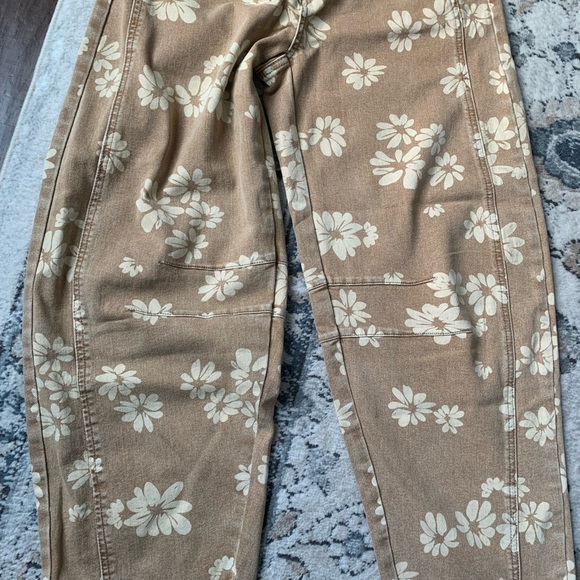 Amazon nwot Floral barrel pants - Picture 8 of 10